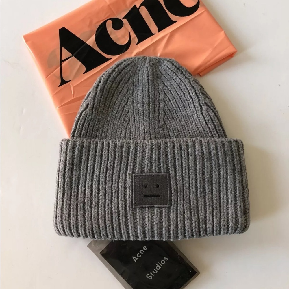 Acne Studios pansy face Grey beanie (NWT)